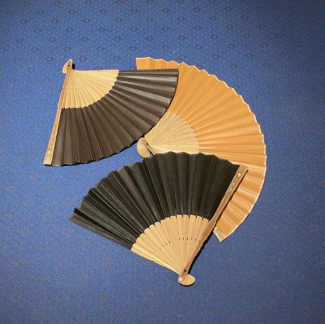 【60%OFF】本革扇子ケース　透かし彫り　夏　暑中見舞い　暑さ対策        