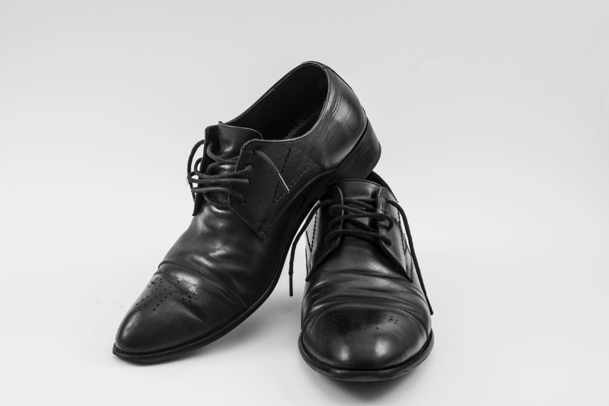 black-shoes-2752226_1280-860x573.jpg