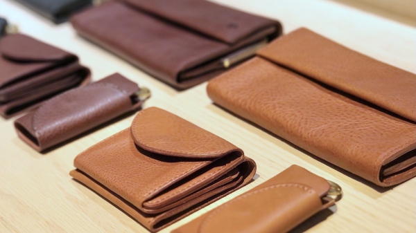 896☆ゴート タンニン鞣し 揉み革 シナモンブラウン2枚 計113ds 約0.8㎜☆格安 革 タンニン鞣し | ヌメ革と真鍮金具とレザークラフト材料の通販