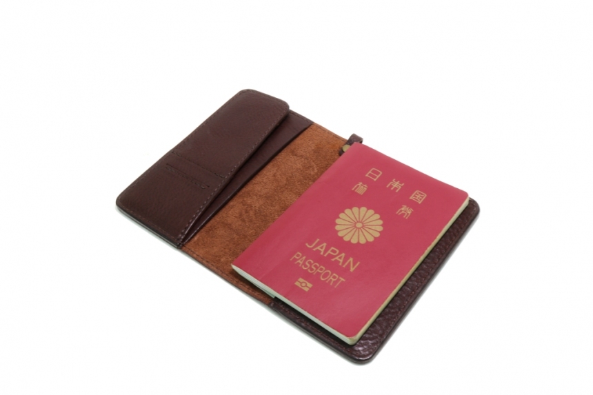 海外で活躍する革のパスポートケースのご紹介 | sot（ソット）公式